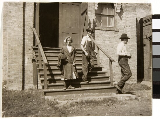 [Noon hour at the Dallas Cotton Mill], October 1913 Amon